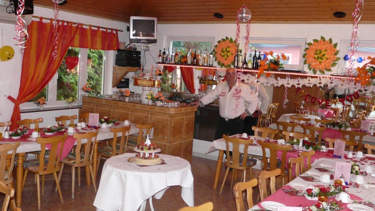Pension Hollyday Ahrensfelde Ngoại thất bức ảnh